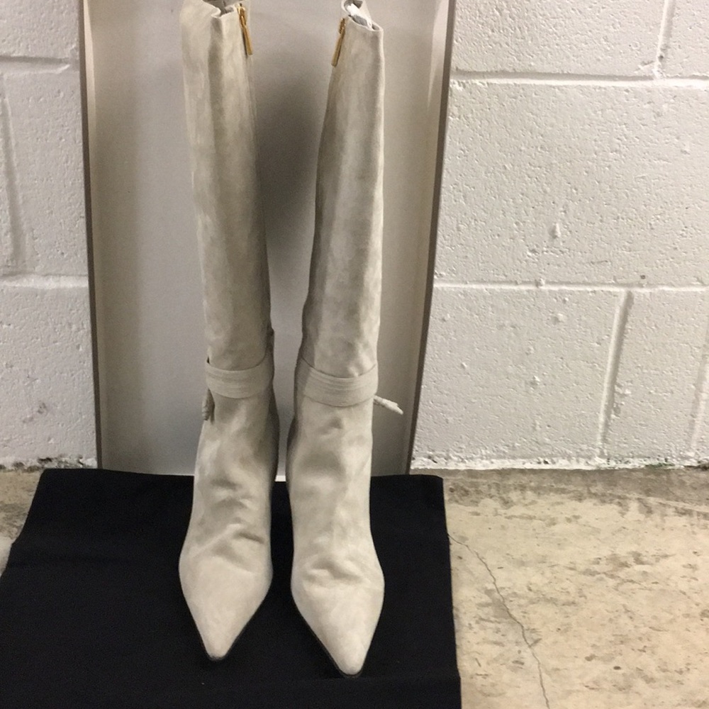 Adrienne Vittadini beige seude boot